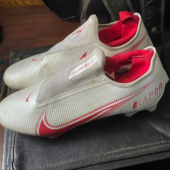 Nike Football Cleats - Picture 1 of 3